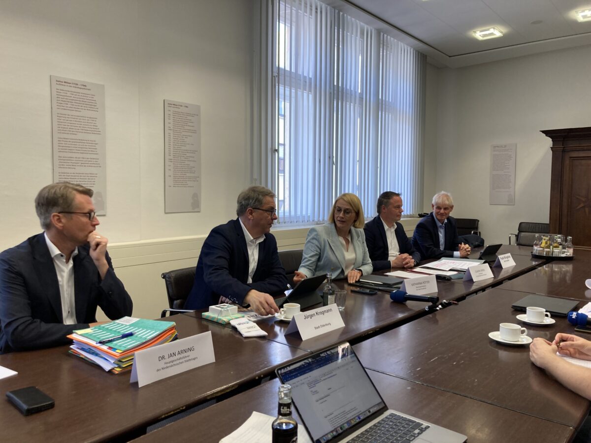 170.000 Euro für Schutz der Maiwoche: Kommunen sehen Drohnenangriffe als neue Gefahr und fordern mehr Geld für Sicherheit Oberbürgermeister-Konferenz 2025 in Osnabrück