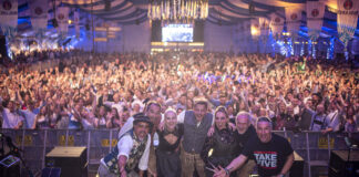 Die Münchner Band Take Five begeistert ihr Hollager Publikum. / Foto: Dominik Kluge