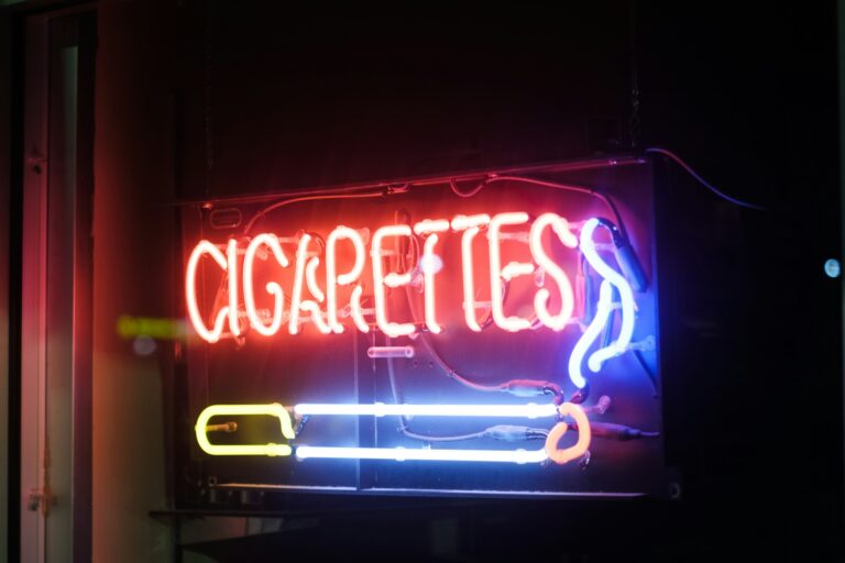 Neon Werbeschild für Zigaretten