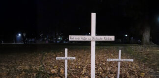 Kreuze in Osnabrück sollen an Soldatengräber erinnern