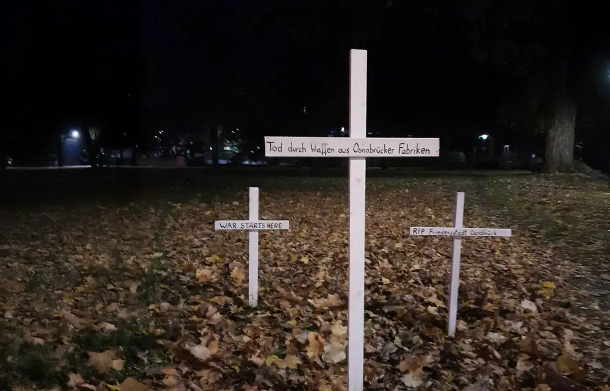 Kreuze in Osnabrück sollen an Soldatengräber erinnern