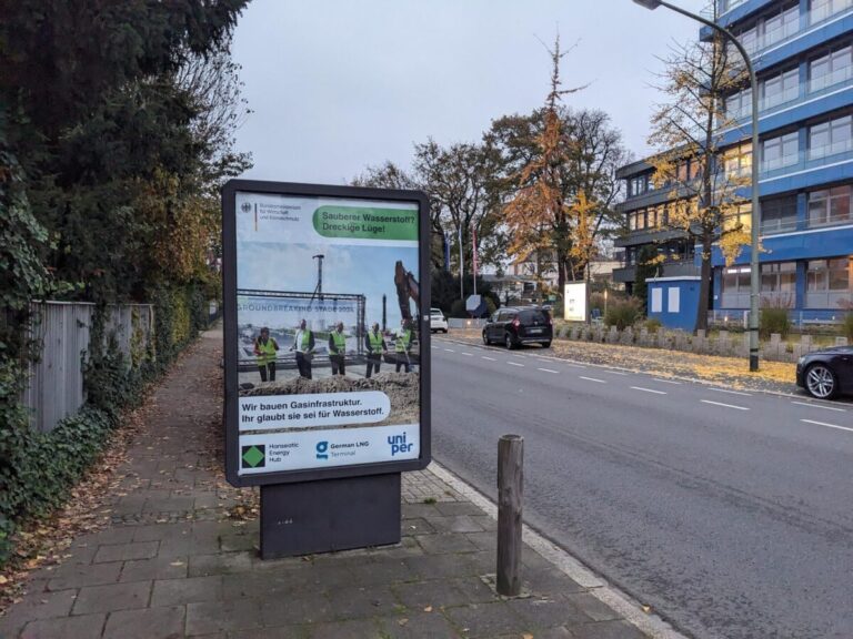 Plakataktion von Umweltaktivisten in Osnabrück