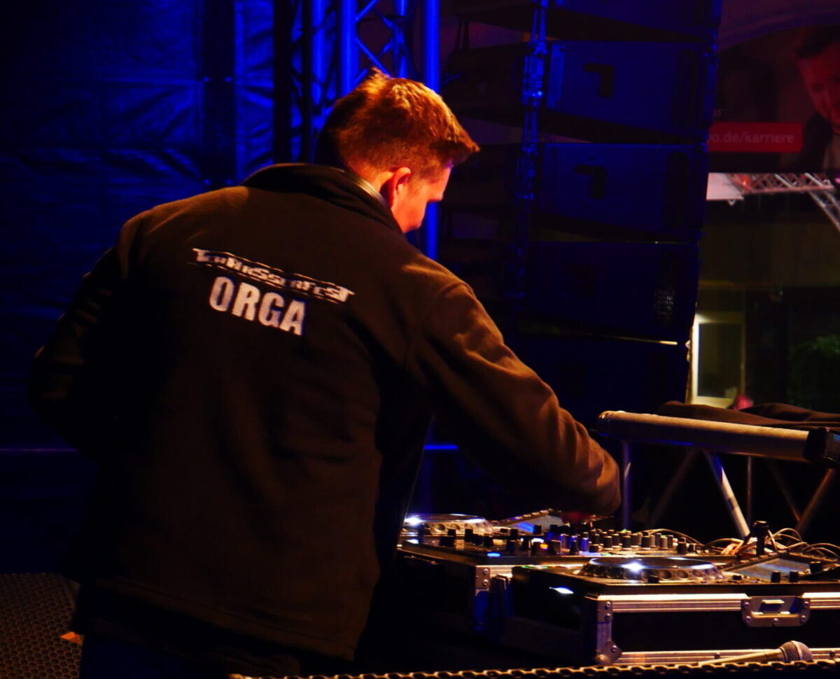 Vom Orga-Team auf die Bühne: LNDN feierte ein besonderes Debüt auf dem Terrassenfest DJ LNDN auf dem Terrassenfest