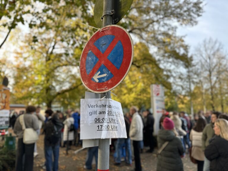 Parkverbot zum Flohmarkt im Moskaubad