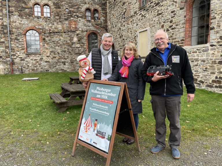 Von links: Helge Weber (Food & Event), Dr. Vera Hierholzer (MIK) und Jürgen Wiethäuper (Eisenbahnfreunde Osnabrück) in Pye