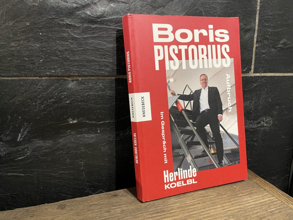 Buch über Boris Pistorius. / Foto: Dominik Lapp