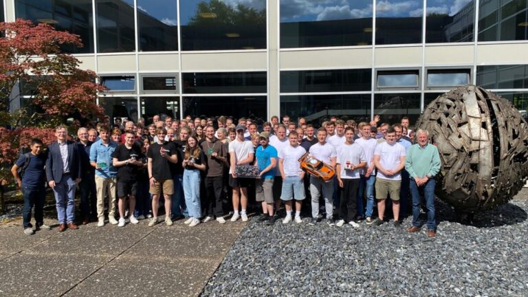 Auf der Projektmesse „Lösungen für die Welt von morgen“ der Hochschule Osnabrück präsentierten 14 studentische Teams der Fakultät Ingenieurwissenschaften und Informatik kreative, praxisnahe und nachhaltige Ideen für aktuelle Herausforderungen. / Foto: Hochschule Osnabrück