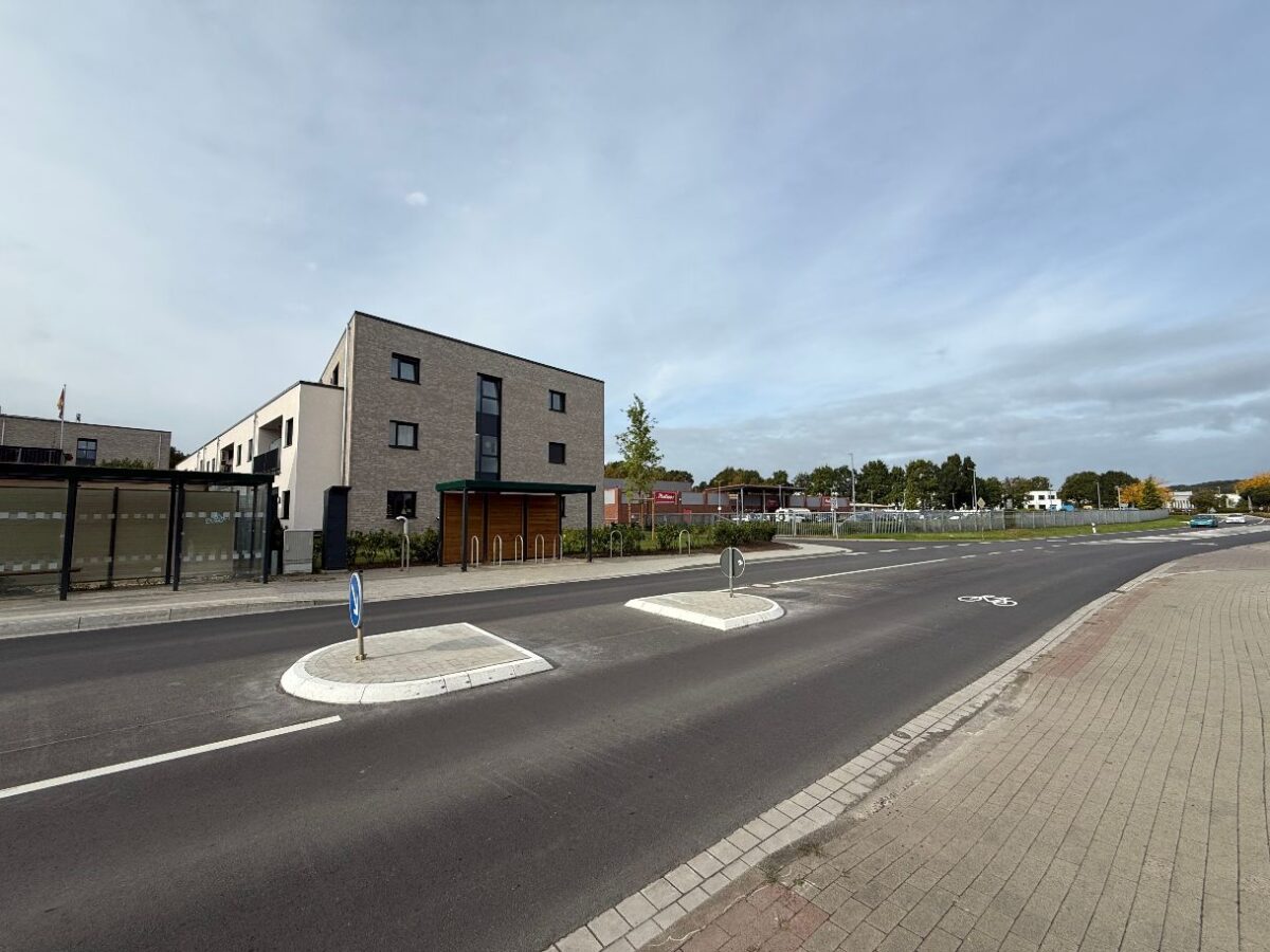 Friedensweg, Bushaltestelle,