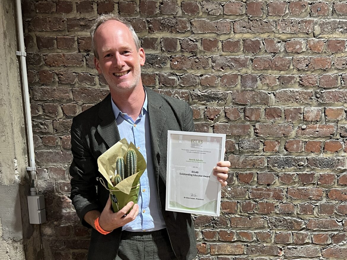 Prof. Dr. Henrik Schultz erhält internationalen Preis für hervorragende Lehre an der Hochschule Osnabrück