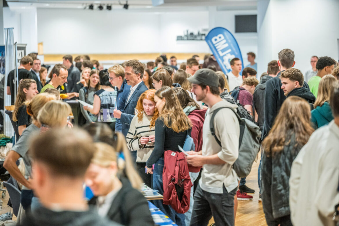 Erstsemesterbegrüßung Wintersemester 24/25 Hochschule OS