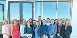 Das Präsidium und die Dekan*innen der Hochschule Osnabrück begrüßen die neuen Professor*innen und verabschieden sogleich verdienstvolle Kolleg*innen in den Ruhestand.