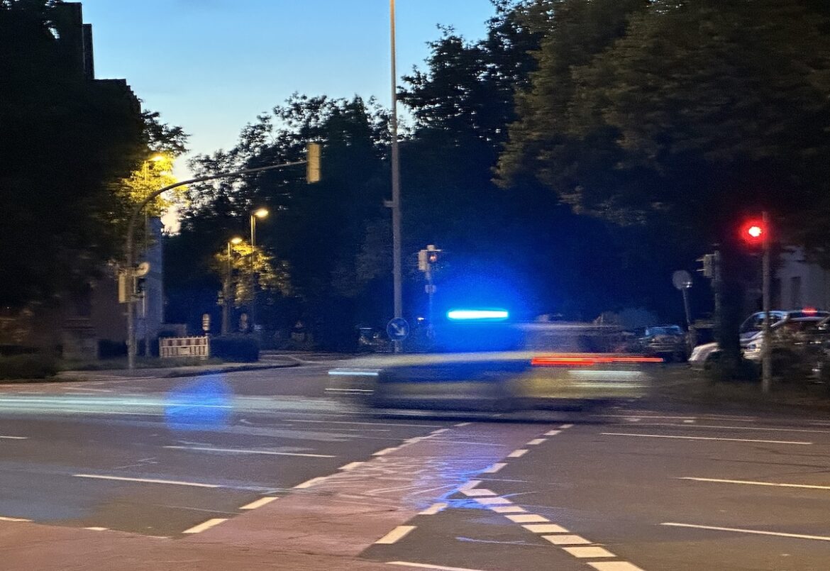 Streifenwagen der Polizei im Einsatz