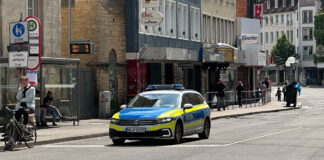 Streifenwagen der Polizei in der Johannisstraße