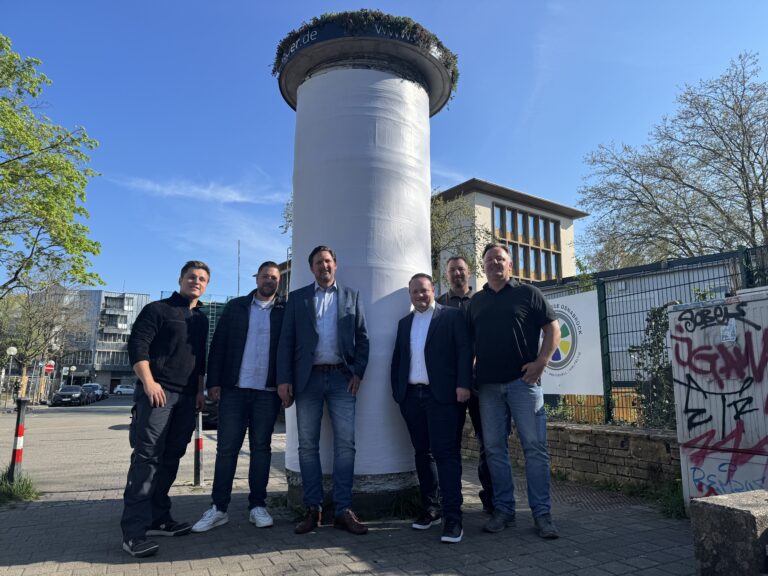 Begrünte Litfaßsäule in Osnabrück