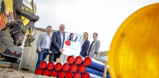 Von links: Michael Borgmeier, Bauamtsleiter der Gemeinde Ostercappeln, Ostercappelns Bürgermeister Erik Ballmeyer, oleg-Geschäftsführerin Susanne Menke und Hannah Schroeder, oleg. / Foto: Miriam Loeskow-Bücker, oleg