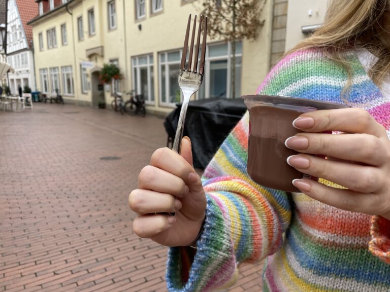 Pudding mit Gabeln in Osnabrück. / Foto: Dominik Lapp