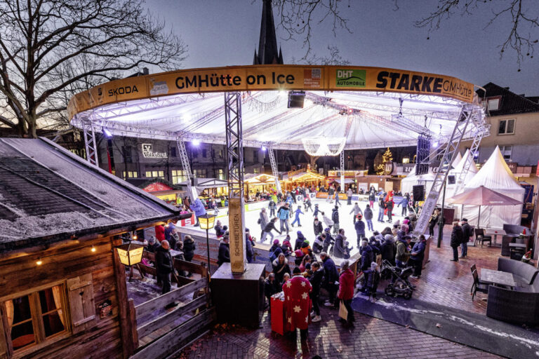Ab 14. November lockt die Eisbahn von GMHütte on Ice. / Foto: Fritz Schwarzenberger
