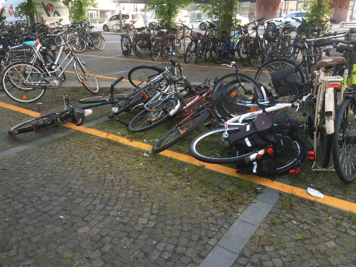 Alltag auf dem provisorischen Radboulevard. / Foto: Dominik Lapp