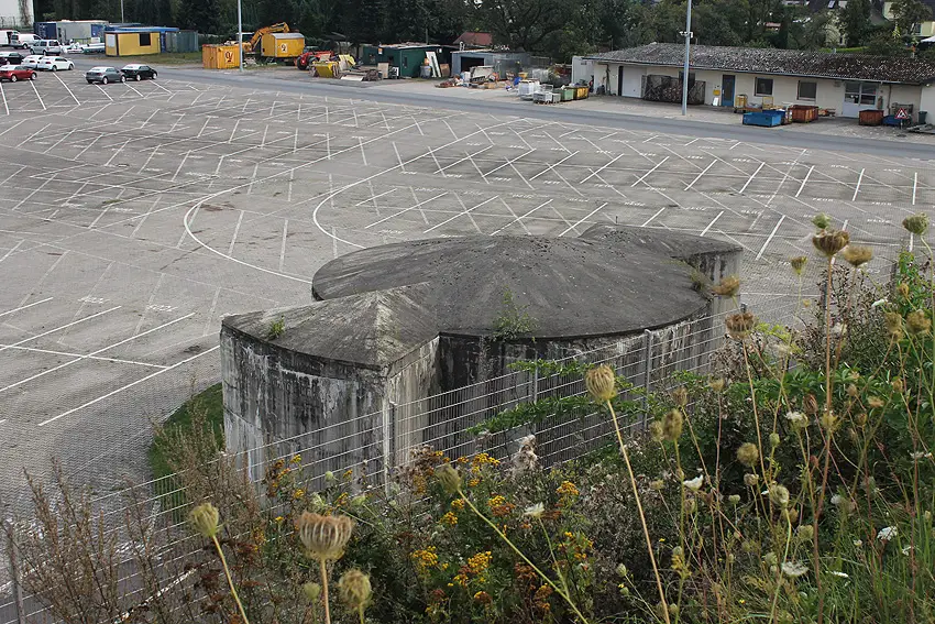 Der Schellenberg-Bunker im Jahr 2014, ca. 1 Jahr vor dem Abriss, mit Blick auf das VW-Gelände.