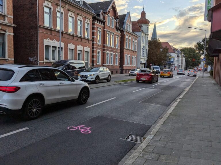 Martinistraße mit Radspur-Markierung / Foto: Extinction Rebellion