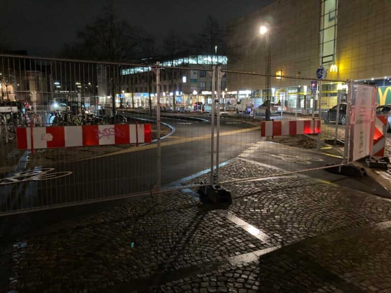 Abgesperrter Radboulevard. / Foto: Dominik Lapp in Innenstadt