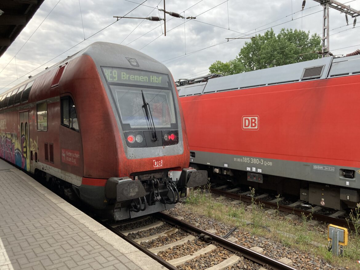 Zug der Linie RE 9 nach Bremen. / Foto: Dominik Lapp