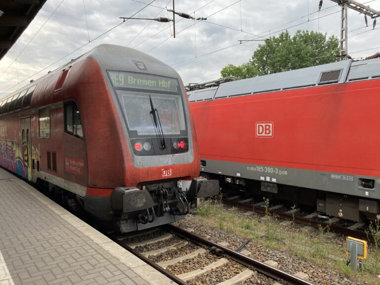 Zug der Linie RE 9 nach Bremen. / Foto: Dominik Lapp in Osnabrück (Gesamtstadt)