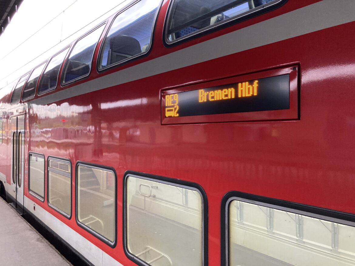 Zug der Linie RE 9 nach Bremen. / Foto: Dominik Lapp