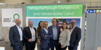 Vertraten erneut gemeinsam die Wirtschaftsregion Osnabrück (von links): Peter Vahrenkamp (Geschäftsführer der WIGOS und oleg), Alexander Strangmann (WFO), Hannah Schroeder (oleg), Frank Bohl (WFO), Ingmar Bojes (Geschäftsführer WFO), Susanne Menke (Geschäftsführerin oleg), Thomas Wetzel (oleg). / Foto: WFO