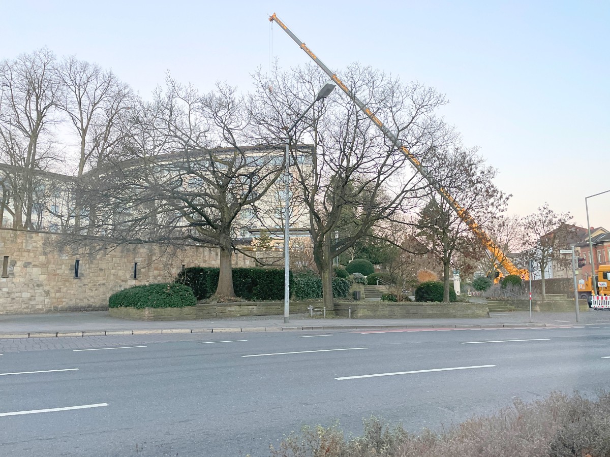 Neuer Schriftzug am Hotel Remarque