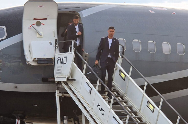 Cristiano Ronaldo, gefolgt von Torwart Rui Patrício, am FMO