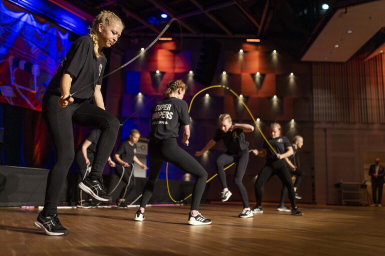 Die Rope-Skipping-Wettkampfgruppe der TSG 07 Burg Gretesch sorgte bei der Ehrung für Sportlerinnen und Sportler für mächtig Stimmung.