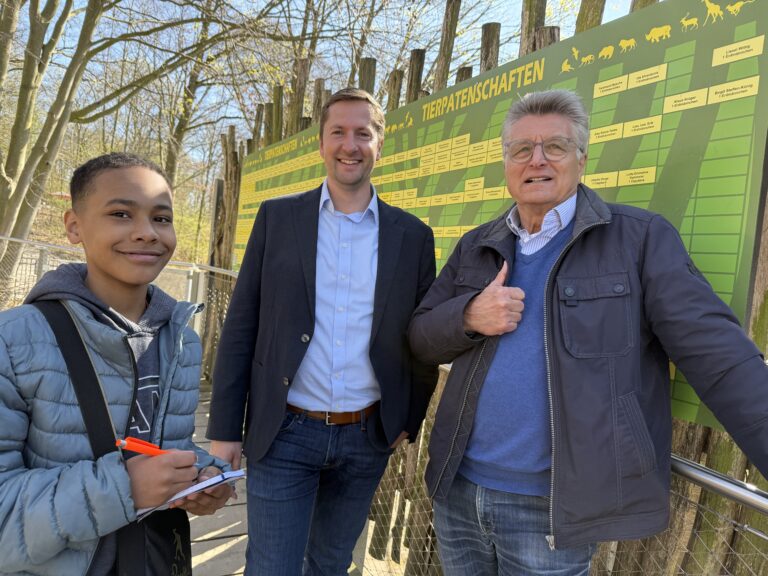 Philipp Bruelheide (Zoogeschäftsführer) und Dr. E.h. Fritz Brickwedde (Präsident der Zoogesellschaft Osnabrück e.V.).