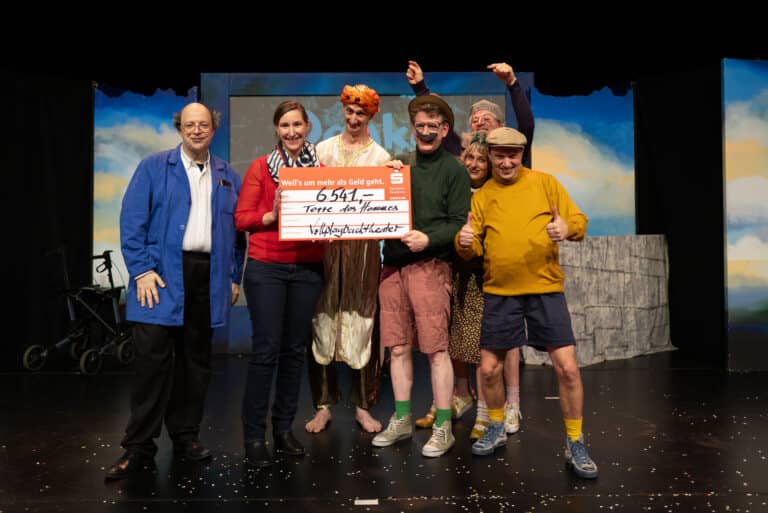 Scheckübergabe VPT TdH / Foto: Joshua Reuther in Innenstadt