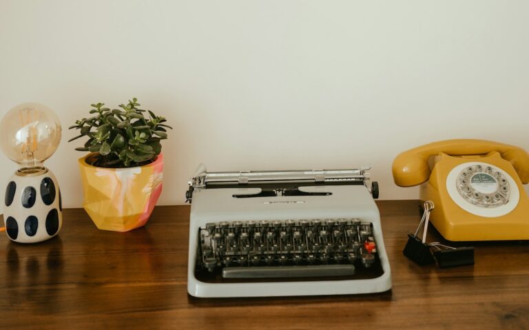 Schreibmaschine und Analogtelefon