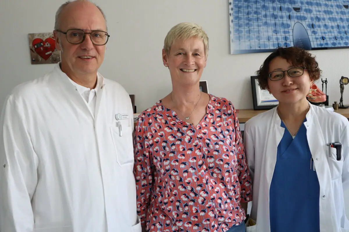 Über die Ozaki-OP berichteten Dr. Michael Billion, Petra Küpper und Marie Minowa (von links). / Foto: Schüchtermann-Klinik, Meier