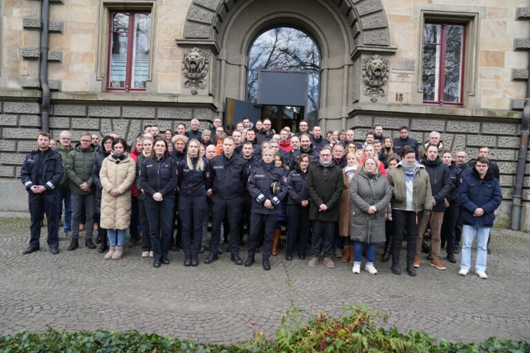 Schweigeminute vor dem Dienstgebäude der PD Osnabrück.