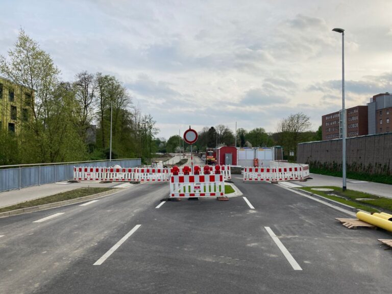 Erst zwei Monate später als geplant soll hier die Durchfahrt möglich sein. / Foto: Dominik Lapp