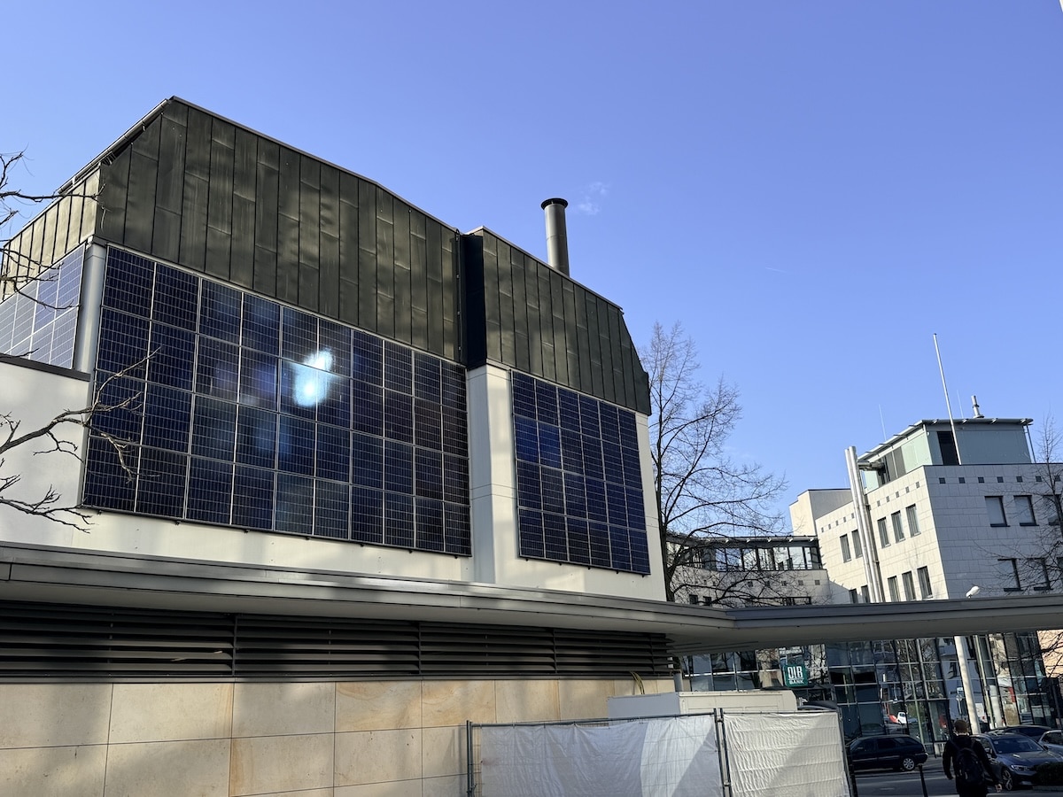 Hier produziert die Sparkasse Osnabrück bereits "Fassaden-Strom"