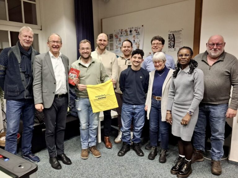 Die Mitglieder der SPD Osnabrück-Süd mit Generalvikar Ulrich Beckwermert. / Foto: Silvia Haferkamp in Osnabrück (Gesamtstadt)