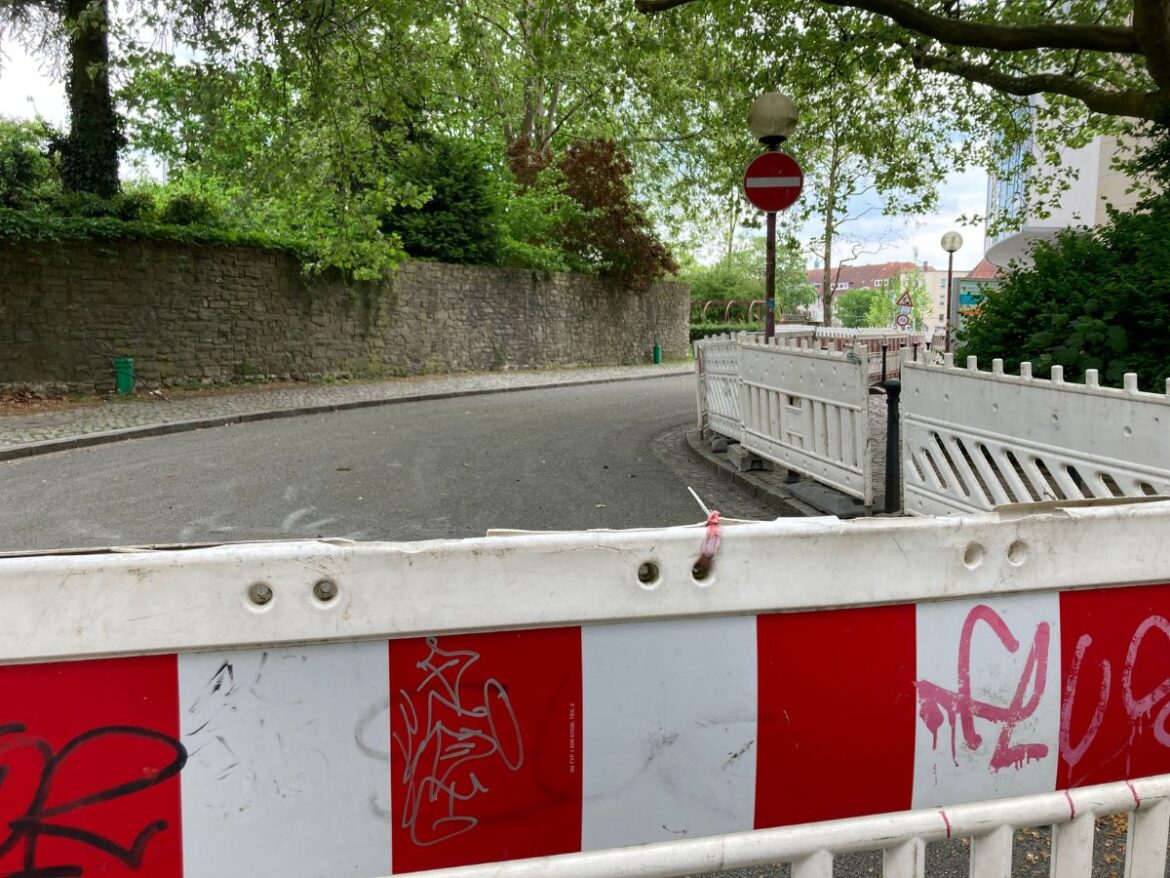 Straßensperrung (Symbolbild)