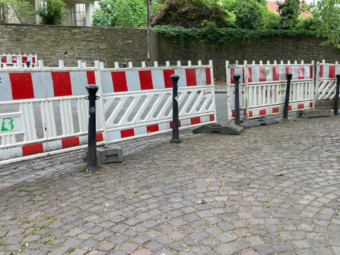 Straßensperrung (Symbolbild)