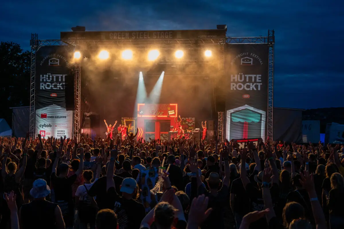 Auftritt von Swiss & Die Andern. / Foto: Die Hütte rockt e. V. (Laila)