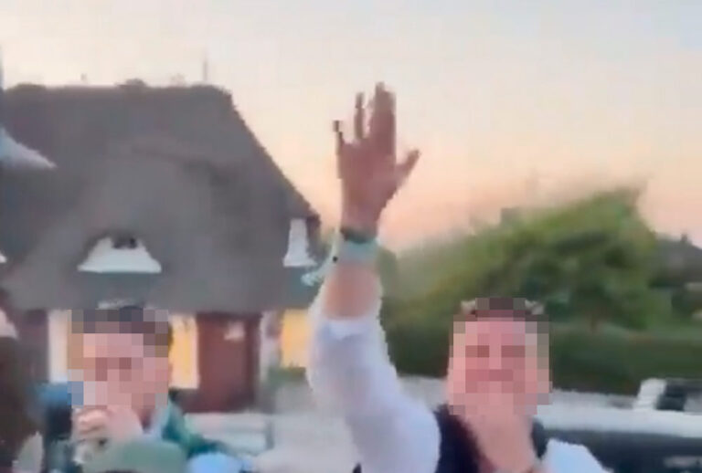 Hitlergruß vor Pony Club auf Sylt / Screenshot: X