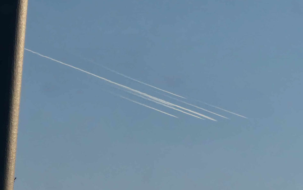Tankflugzeug am Himmel über Osnabrück