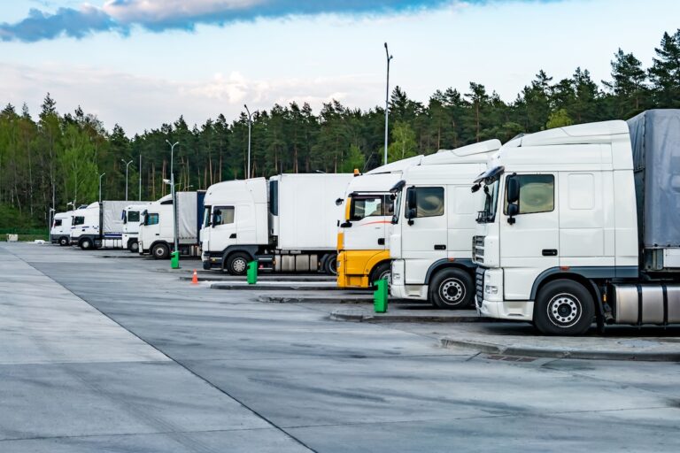 LKW auf Parkplatz