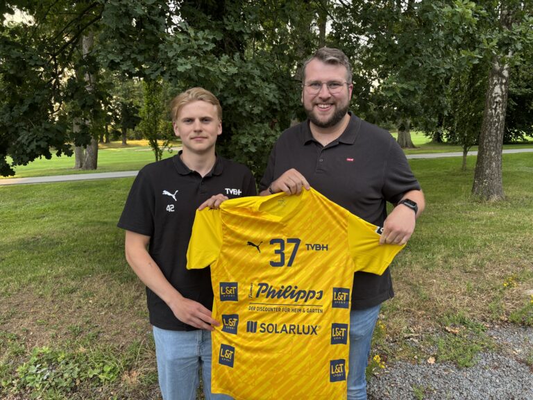 Moritz Klose (li.) mit Cheftrainer Timon Döring. / Foto: TV Bissendorf-Holte