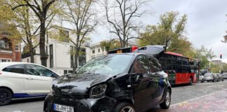 Der Smart fuhr frontal in den Gegenverkehr