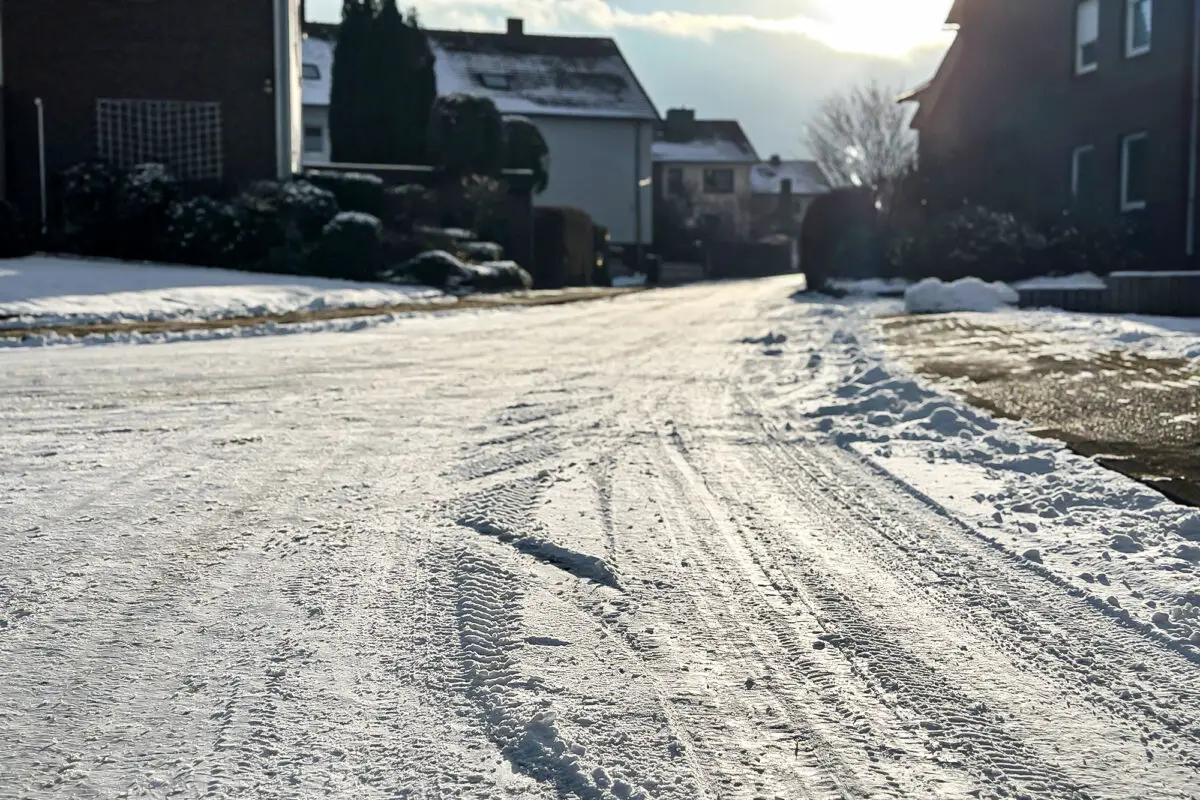 Glatte Straße in Georgsmarienhütte. / Foto: Niklas Otten
