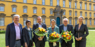 Das Präsidium der Uni Osnabrück mit der Senatssprecherin Prof. Dr. Maike Rühl (Zweite von links): Dr. Wilfried Hötker, Prof. Dr. Kai-Uwe Kühnberger, Prof. Dr. Andrea Lenschow, Prof. Dr. Jochen Oltmer, Prof. Dr. Susanne Menzel-Riedl. Foto: Jens Raddatz
